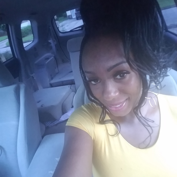 mechellehill32